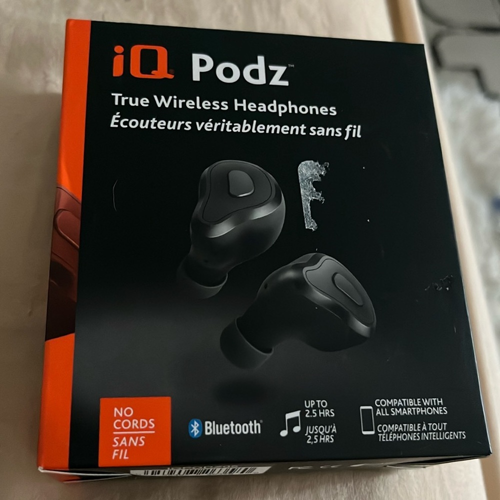 I Q Podz Bluetooth wireless headphones.